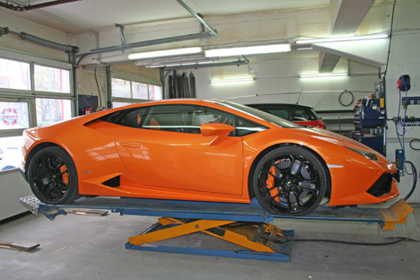 Lamborghini mit elektrischem Linksgas