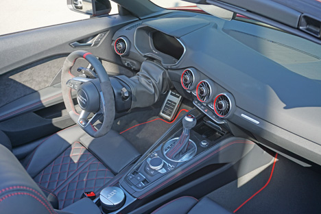 Audi TT mit Lenksäulenverlängerung Sonderbau