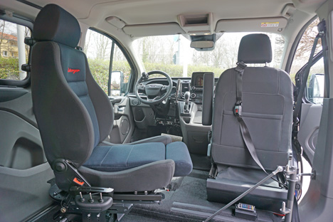 Ford Transit Custom mit Handbedienung + Einstiegshilfen