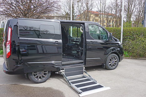 Ford Transit Custom mit Kassettenlift