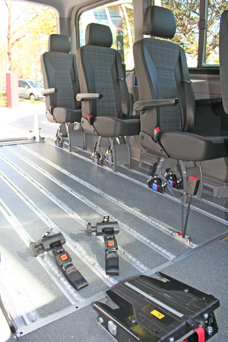 Smartfloor mit M1 Einzelsitzen und Dock-in