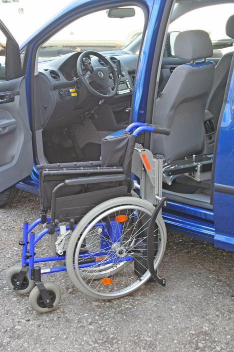 VW Caddy Ladeboy Rollstuhleinzug